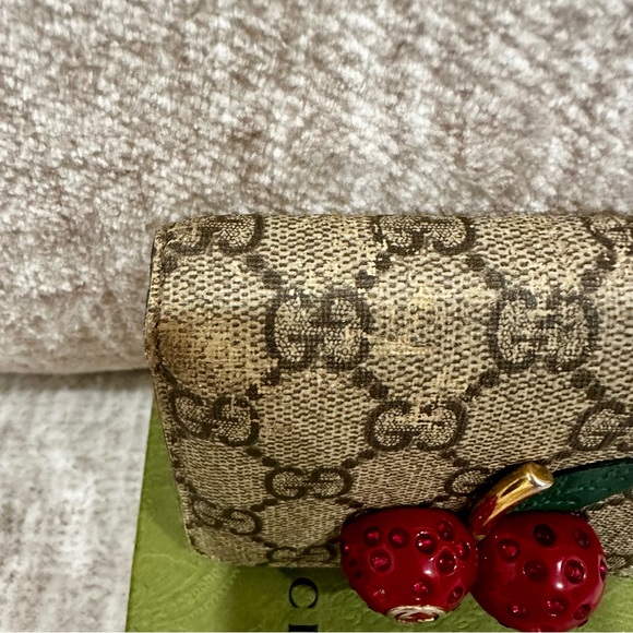 ✨💎GUCCI💎✨ Rare GG Supreme Canvas Cherry Wallet with Box - Picture 3 of 13